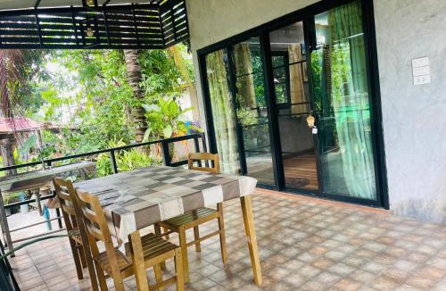 Sakon Nakhon Ski Chalet | Ban Aob Maiy(บ้านโอบไม้)