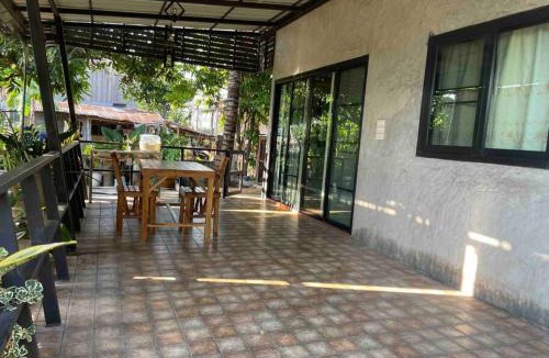 Sakon Nakhon Ski Chalet | Ban Aob Maiy(บ้านโอบไม้)