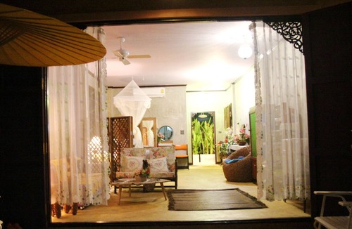 Wat Tha Phra Hotel | Bang Luang House