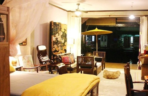Wat Tha Phra Hotel | Bang Luang House