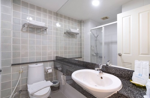 Bang Yi Ruea Hotel | Bangkok Loft Inn