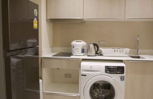 Khlong Tan Condo | Bangkok Sukhumvit 36 Deluxe Double Room with Sauna