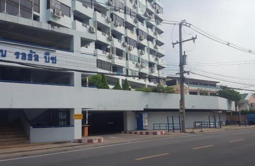 Ban Bang Saen Apartment | Bangsaen Royal Beach by Preyaluk