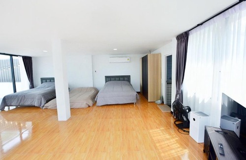 Ban Bang Saen Villa | Banhlpmum Pool Villa