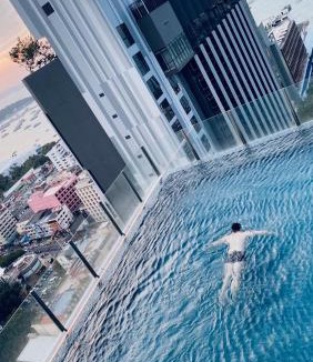 Pattaya Bay Apartment | BASE Central Pattaya Quiet KING-Bed with Infinity Pool & Free Netflix!