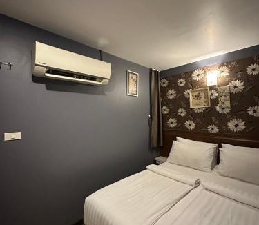 Chana Songkhram House | BB House Phra Athit