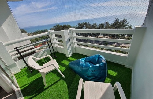 Rayong Condo | BEACH FRONT modern room + Free hi speed Wi-Fi