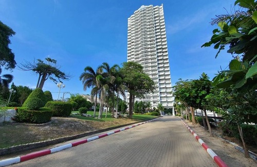 Rayong Condo | BEACH FRONT modern room + Free hi speed Wi-Fi