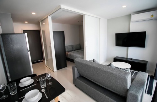 Kram Condo | Beach living 1 bdrm well equiped kitchen, AC, Wi-Fi and Living room