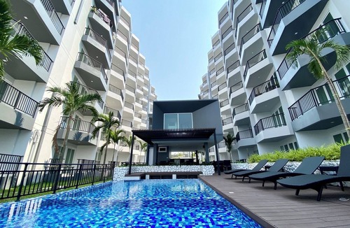 Kram Condo | Beach living 1 bdrm well equiped kitchen, AC, Wi-Fi and Living room