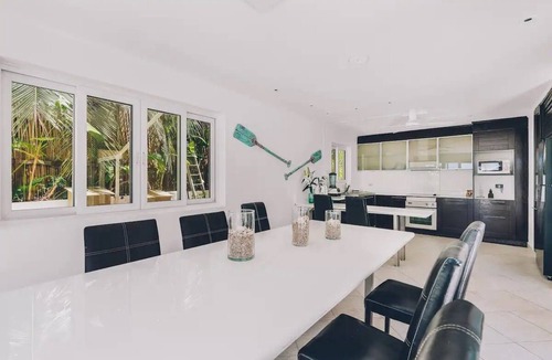 Moo 5 Villa | Beachfront 3-BR Art-villa