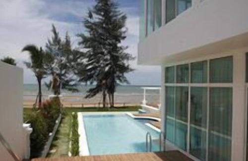 Prachuap Khiri Khan Villa | Beachfront 3 Bedrooms Pool Villas