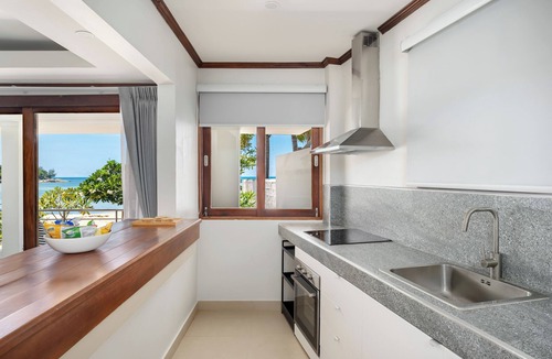 Maret Villa | Beachfront Villa- 5 Bedrooms. Lamai Area. Private Pool. Housekeeper Provided.