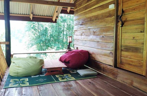 Chom Thong House | Beautiful wooden Homestay in Karen Village, at Doi Inthanon Park.
