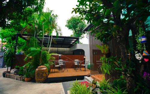 Suan Luang Hostel | Bed garden 26