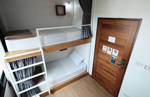 Lak Si Hotel | Bed in 6-bed Female Dorm Shared Bathroom With a Shared Social Area