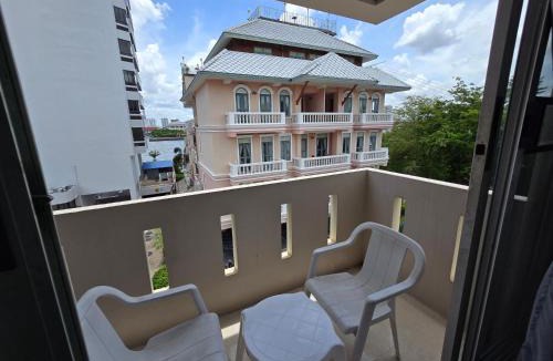 Wat Sam Phraya House | Bella Bella Riverview