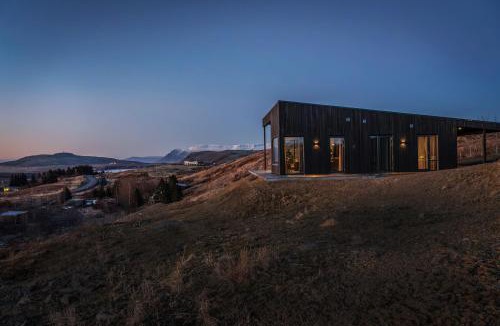 Mosfellsbaer Villa | Black Diamond Villa