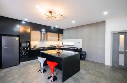Bang Sare Villa | BOSS Luxury PoolVilla Pattaya Bang Saray Beach 8 Bedrooms