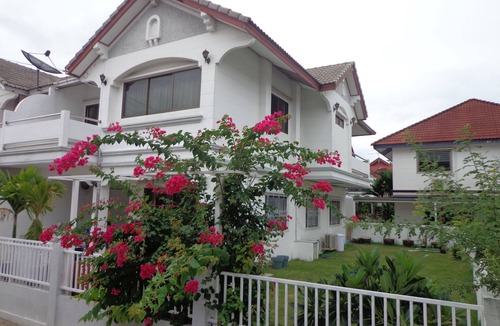 Saen Suk Villa | Calv-Inn 3 189m2 4 bedroom 2 wc big livingroom and ktichen
