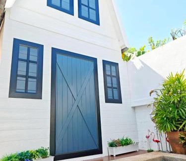 Saen Suk Villa | Canary Pool Villa Bangsaen