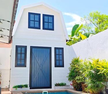 Saen Suk Villa | Canary Pool Villa Bangsaen