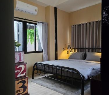 Wang Burapha Phirom House | Carl and Ellie Home