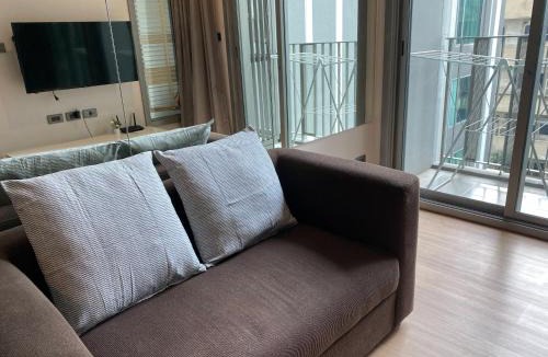 Ekkamai Apartment | Ceil by Sansiri BTS Ekamai Shuttle to BTS Ekamai , Gateway mall , Major Cineplex mid city. Great place to explore bangkok