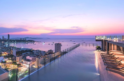 Phra Khanong Nuea Condo | Central Pattaya with Infinity Pool, Near The Beach