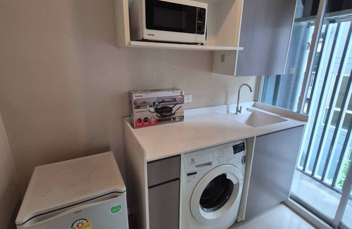 Khlong Toei Condo | Central Bangkok 2-Bedroom Condo with Pool, Gym & Parking – Rama 4