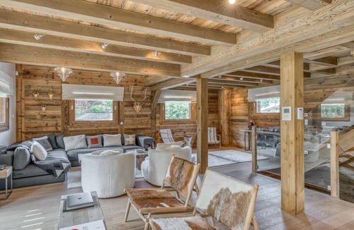 Le Planellet Ski Chalet | Chalet River Summary: