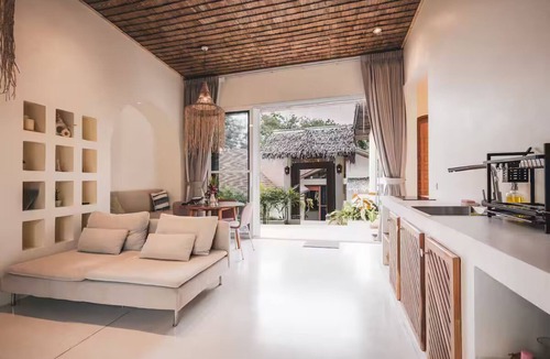 Haad Pleayleam House | Charming 2-BR Seaside Haven