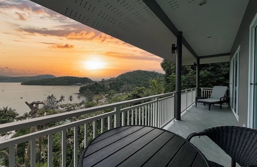 Talat Nuea House | Charming bungalow with WiFi and AC in serene Ao Yon Bay , Cape Panwa Phuket