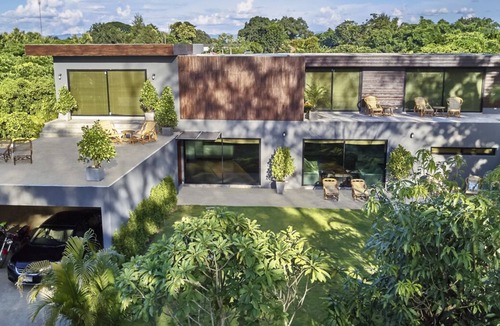 Saraphi Villa | Chiang Mai Luxury Private Pool Villa (Maid, Fast WiFi, BBQ, Landscaped Garden)