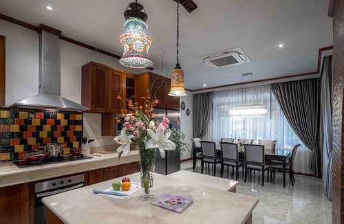 Hang Dong Villa | Chiang Mai's Best Villa, Garden Paradise, A/C, Free Breakfast, Pool, Van, Chef