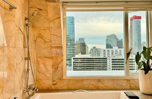 Silom Apartment | City Skyline Views 2-bed 2-bath, Center of Silom