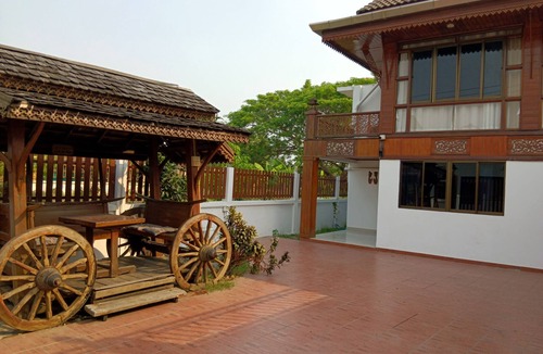 Pa Daet House | Classic Thai Healing Home near the airport
