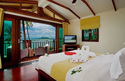Maprao Island Villa | Coconut Island 4 Bedroom Beachfront Pool