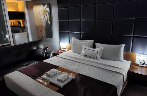 Ladprao Hotel | Collection O The Bangkok Cha Cha Suite