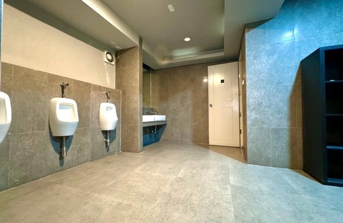 Thanon Phetchaburi Hostel | Collection O The Spades Hostel