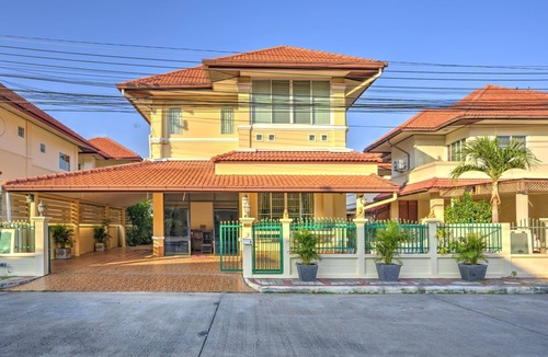Hang Dong Villa | Comfortable and spacious Villa in quiet, secure up market Housing Estate.