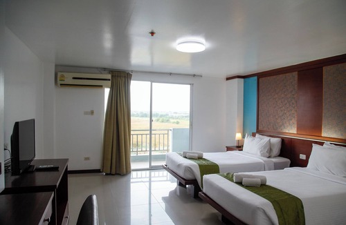 Srisa Chorakhe Noi Hotel | Convenient Grand Plus Hotel Suvarnabhumi