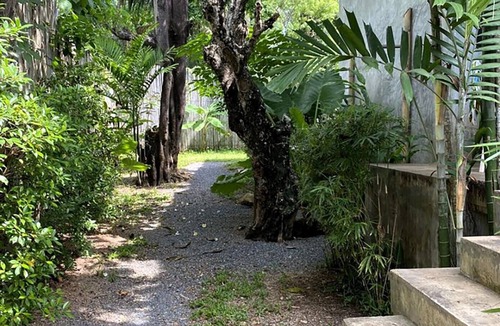 Ko Lanta House | Cozy Bungalow with Garden - Kitchen - AC - WiFi - 5 min Walking to the Beach