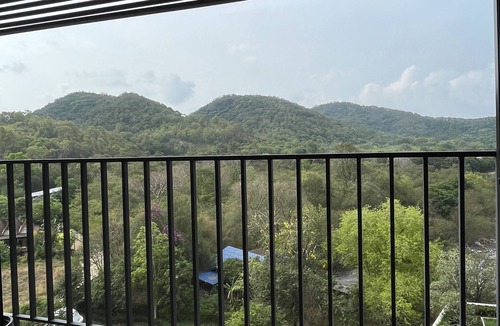 Tha Thaewawong Condo | Cozy Condo With Stunning Seaview