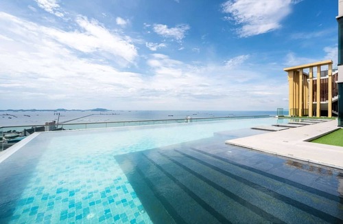 Tha Thaewawong Condo | Cozy Condo With Stunning Seaview