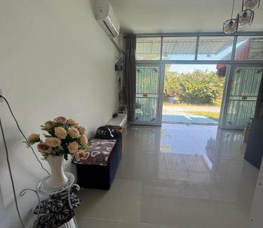 Khanom Villa | Cozy Holiday Home-T
