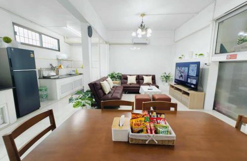 Khlong Toei House | Cozy Living Sukhumvit38 with 3 comfortable bedrooms