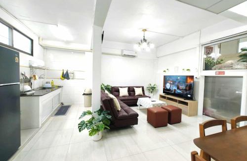 Khlong Toei House | Cozy Living Sukhumvit38 with 3 comfortable bedrooms