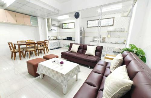 Khlong Toei House | Cozy Living Sukhumvit38 with 3 comfortable bedrooms