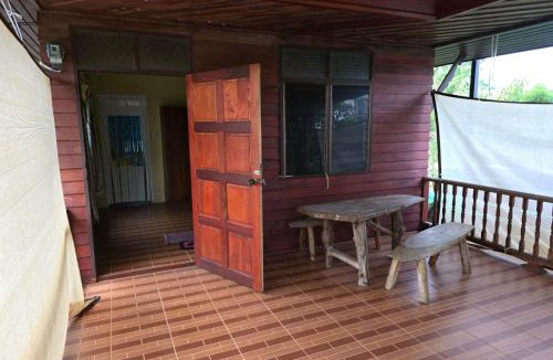 Thong Sala Apartment | Cozy Stay Near Pier, Food & Fun